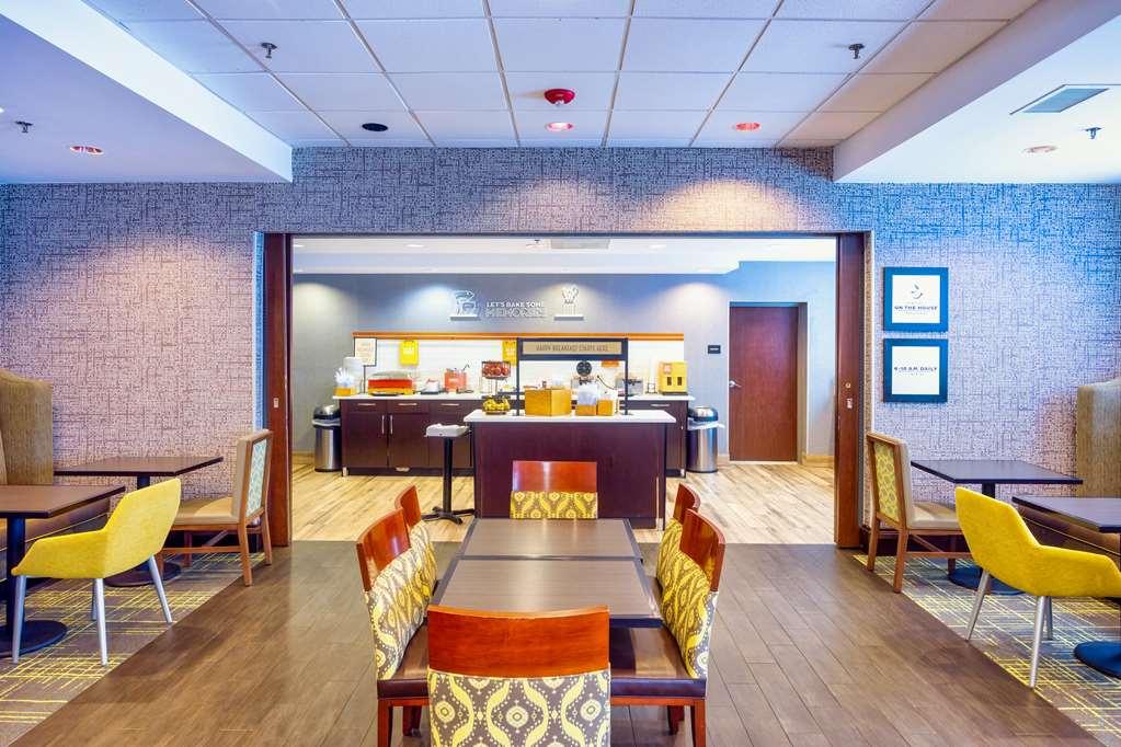 Hampton Inn Haverhill Restaurant photo